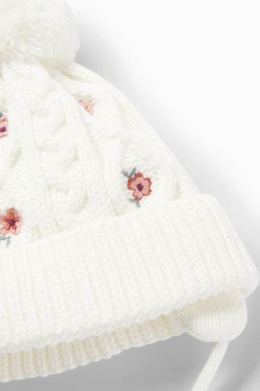 Baby: meisjes - Bloemetjes - babymuts met pompon - kabelpatroon - crème wit