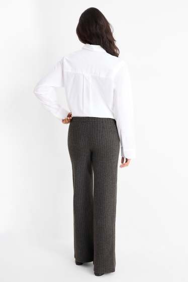Femei - Pantaloni de trening - dungi fine - gri