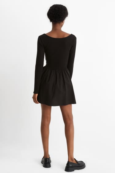 Women - A-line dress - black