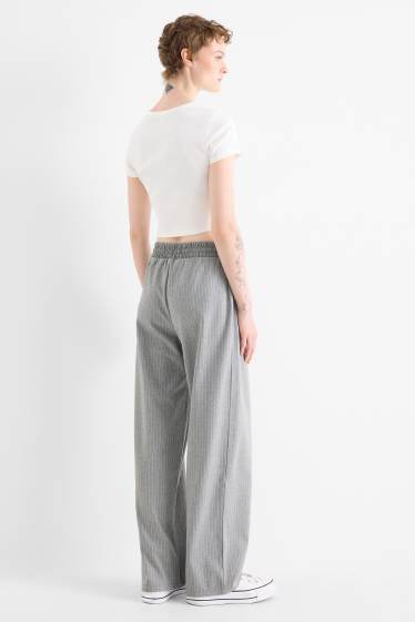 Femmes - Pantalon en jersey - high waist - jambe large - fines rayures - gris