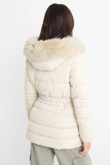 Dames - Gewatteerde jas met ceintuur, capuchon en imitatiebontrandje - licht beige