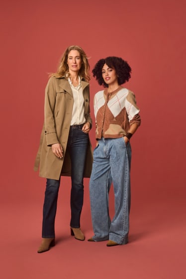 Women - Wide leg jeans with belt - mid-rise waist - denim-light blue