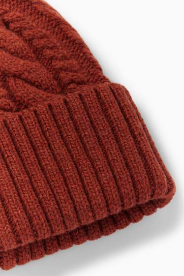 Men - Knitted hat - cable knit pattern - rust