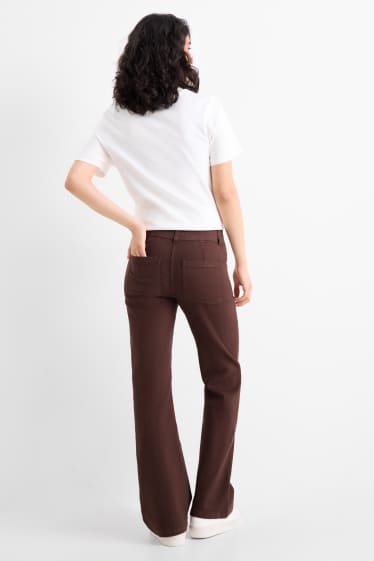Femei - Pantaloni de stofă - talie medie - evazați - denim-maro