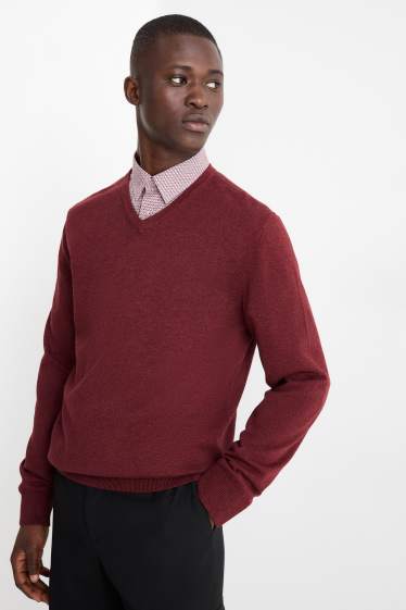 Hommes - Ensemble - pull avec encolure en V et chemise de bureau - 2 pièces - rouge foncé