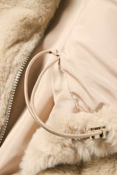 Femei - Jachetă din blană artificială cu glugă - bej