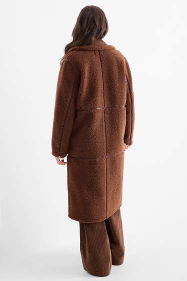 Dames - Imitatie shearling mantel - imitatieleer - bruin