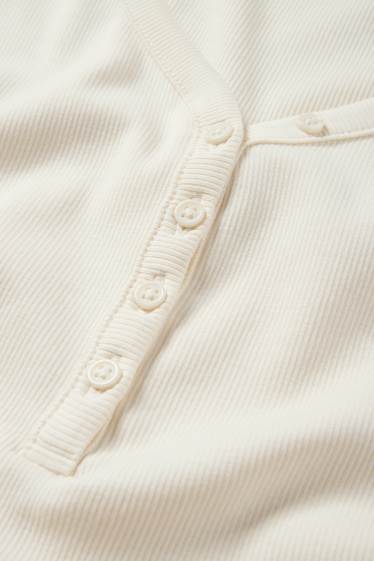 Dámské - Krátké tričko ve stylu henley - slim fit - žebrované - krémově bílá