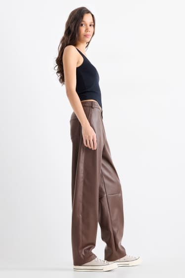 Femei - Pantaloni - talie medie - barrel leg - imitație de piele - maro închis