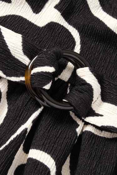 Dámské - Šaty fit & flare s páskem - s květinovým vzorem - strukturované - černá/bílá