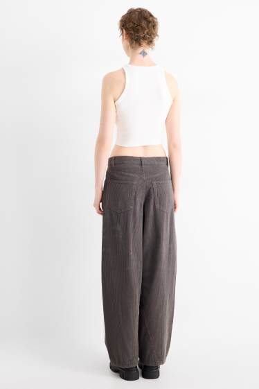 Femmes - Pantalon de velours côtelé - mid waist - barrel leg - gris foncé