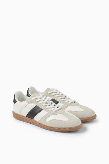 Femmes - Baskets - matière synthétique - blanc crème