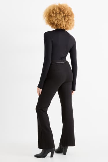 Dámské - Žerzejové kalhoty s páskem - mid waist - flared - černá