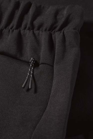 Men - Sweat shorts - textured - black