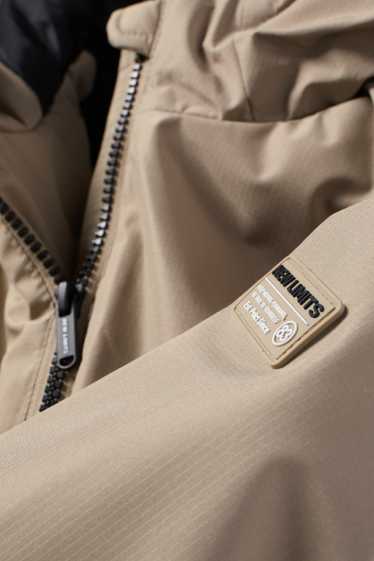 Kinderen: jongens - Jas met capuchon - gevoerd - met structuur - beige