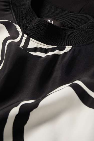 Femei - Tricou - relaxed fit - cu flori - negru / nej