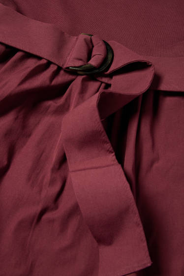 Dámské - Šaty fit & flare s páskem - bordeaux