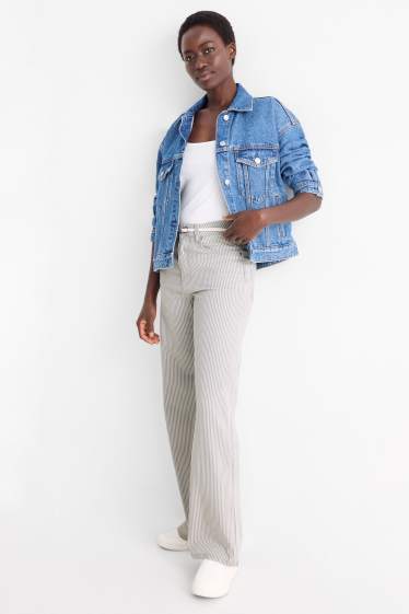 Damen - Wide Leg Jeans mit Gürtel - Mid Waist - gestreift - weiß / grau