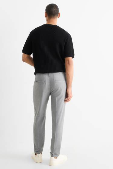 Hommes - Chino - tapered fit - finition texturée - gris