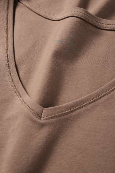 Dámské - Tričko s výstřihem ve tvaru V - slim fit - hnědá