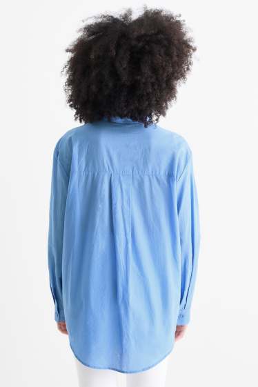 Femei - Bluză tip cămașă - broderie englezească - albastru