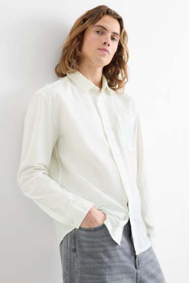 Uomo - Camicia - relaxed fit - collo all'italiana - tessuto tramato - bianco