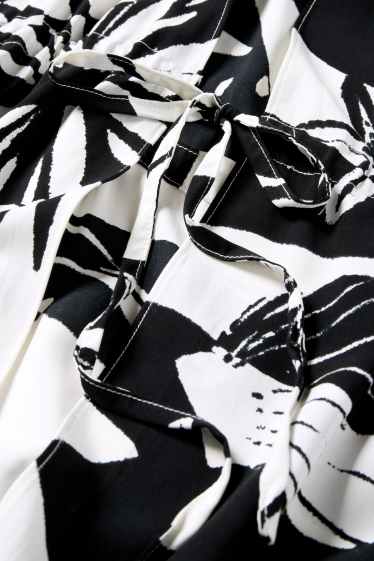 Women - Kimono - patterned - black / white