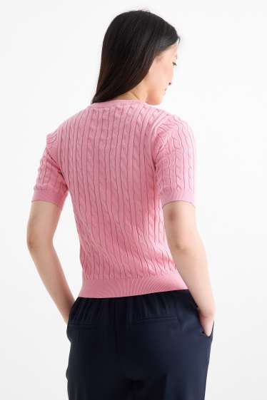 Femmes - Pull en maille - manches courtes - motif tressé - rose