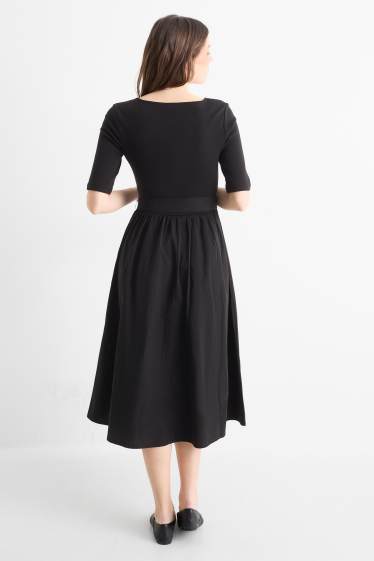 Damen - Fit & Flare Kleid mit Gürtel - schwarz