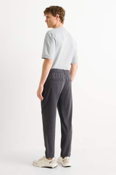 Hommes - Chino - tapered fit - finition texturée - gris foncé
