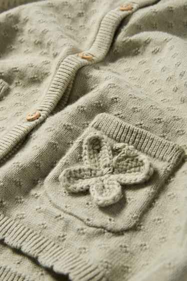 Miminka - dívky - Kardigan pro miminka s háčkovanými aplikacemi - zelená