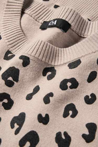 Women - Knitted jumper - short sleeve - leopard print - black / beige