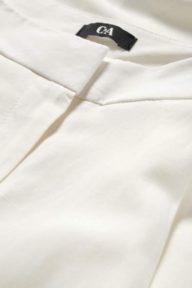 Femei - Pantaloni office cu conținut de in - talie înaltă - wide leg - alb-crem