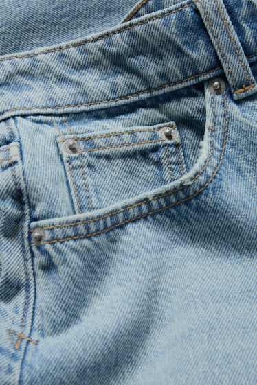 Women - Denim Bermuda shorts - mid-rise waist - light blue