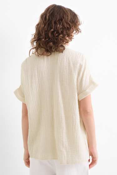Femei - Bluză din muselină - crem