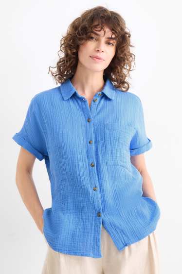 Femei - Bluză din muselină - albastru deschis