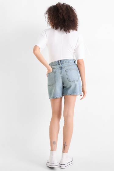 Women - Denim Bermuda shorts - mid-rise waist - light blue