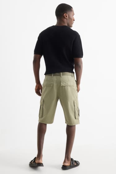 Men - Cargo shorts with belt - green