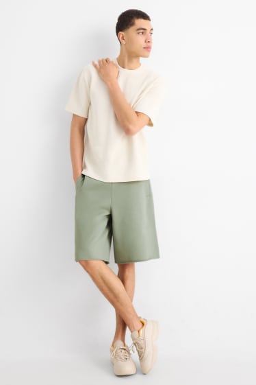 Home - Pantalons curts de xandall - verd clar