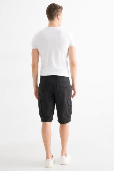 Men - Cargo shorts with belt - black