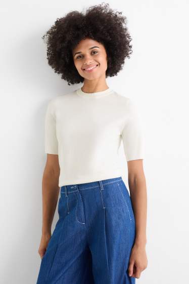 Women - Knitted jumper - short sleeve - white