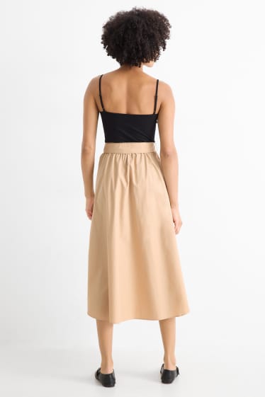 Dona - Faldilla amb cinturó - beix