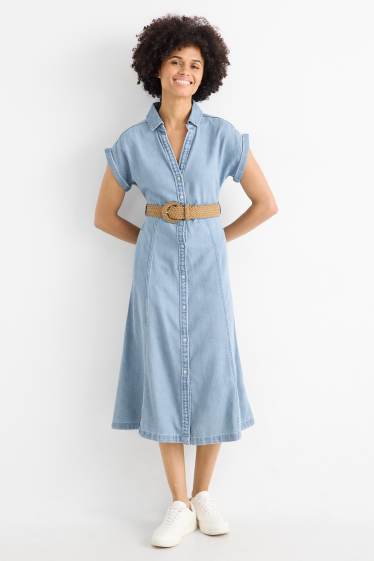 Femmes - Robe-chemisier en jean avec encolure en V et ceinture - bleu clair