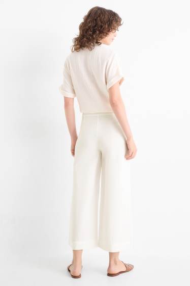 Femei - Pantaloni office cu conținut de in - talie înaltă - wide leg - alb-crem