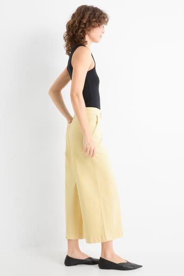 Femei - Pantaloni de stofă - talie înaltă - wide leg - galben deschis