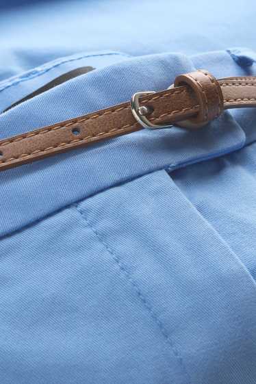 Dames - Bemuda met riem - mid waist - lichtblauw