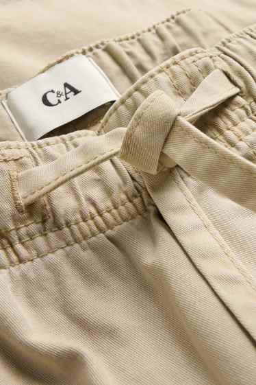 Bărbați - Pantaloni scurți cargo - bej