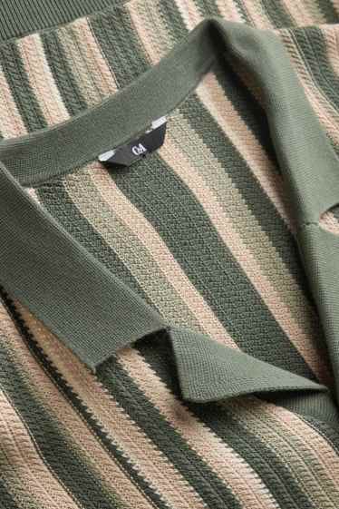 Home - Camisa de punt de mitja - regular fit - coll solapa - de ratlles - caqui