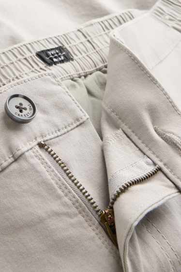 Bărbați - Pantaloni scurți - crem