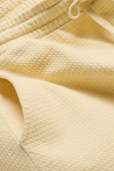 Uomo - Shorts di felpa - tessuto tramato - giallo chiaro